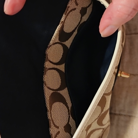 Coach wristlet - Picture 2 of 4